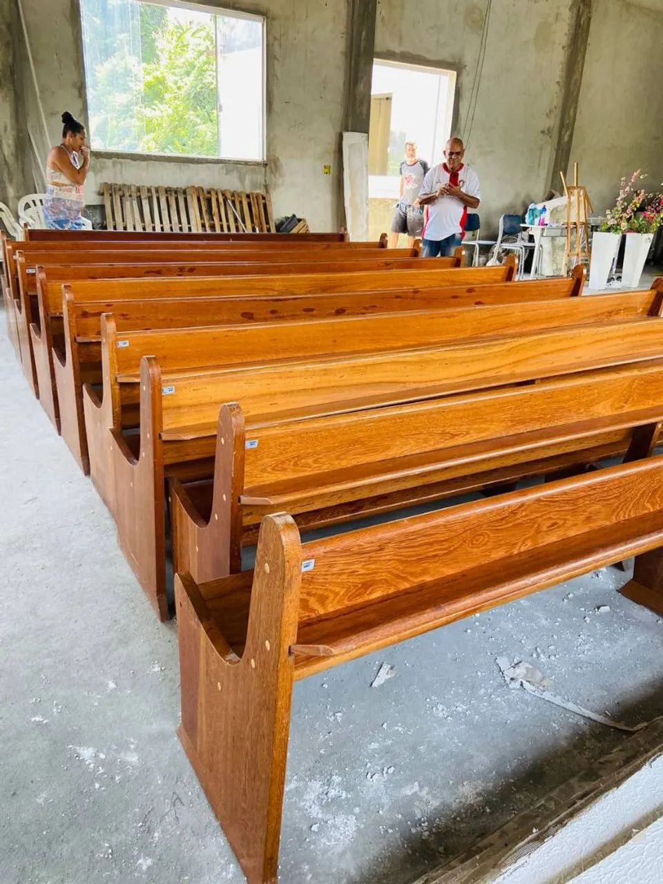 10 bancos de Igreja em Madeira e  10 cadeiras  - Foto 2