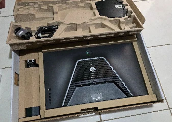 Monitor Dell S2721DGF com LCD trincado (DEFEITO, retirada de peças)