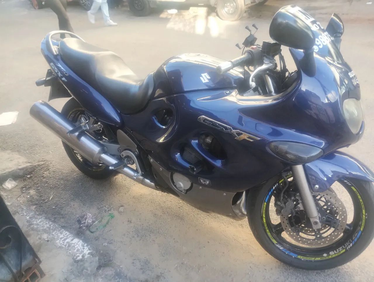 Moto Suzuki gsxf 750 