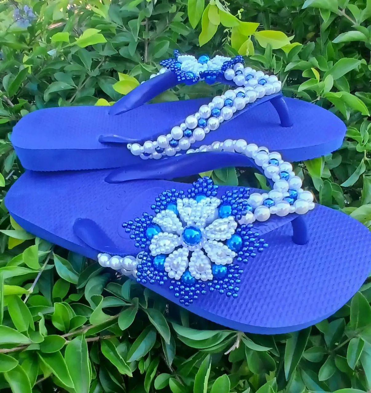 Chinelo feminino decorado com pérolas e flor - Foto 2