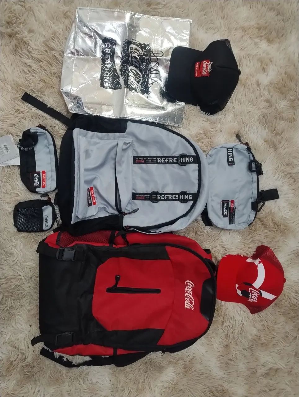 Kit de Bolsas e bonés Coca -cola