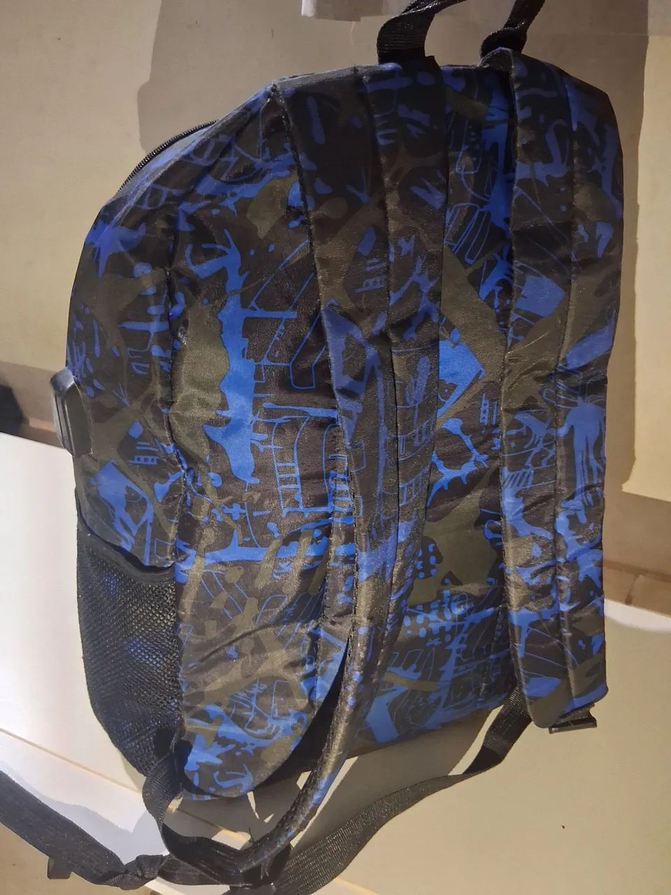 Mochila  Costas camuflada c/ cabo USB! - Foto 2