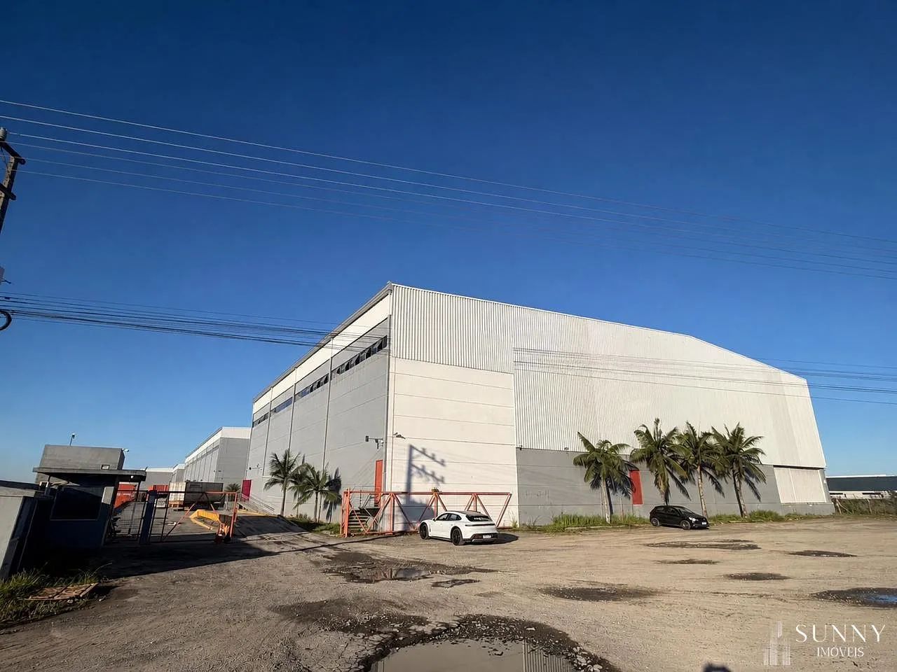 Galpão logístico com 16.000 m² e 4 docas na BR-470, Navegantes