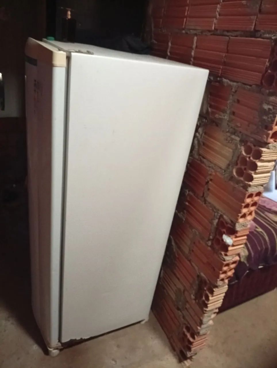 Vende se essa geladeira Consul 