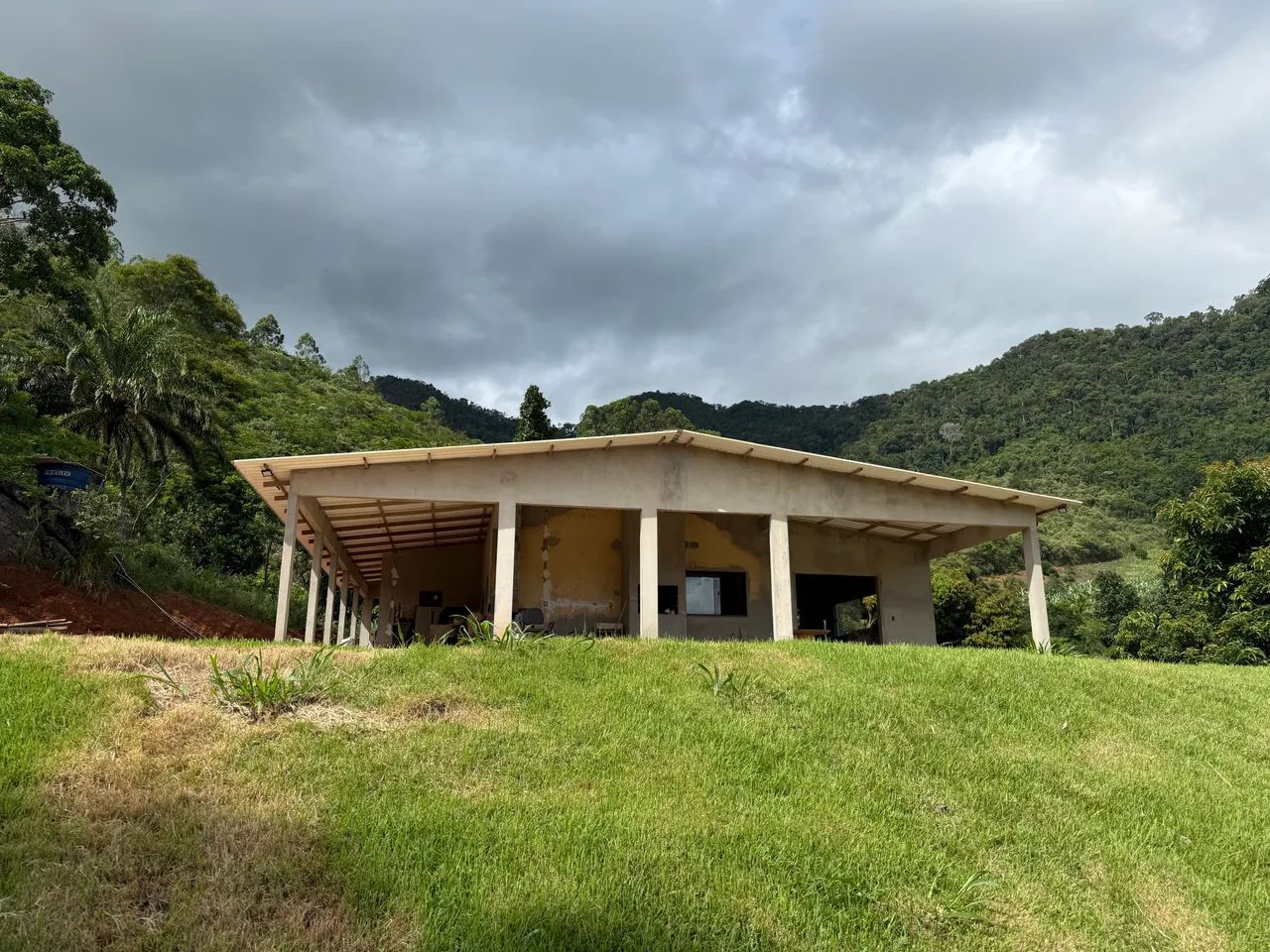 Vende-se lindo sitio com casa 3 quartos com vista maravilhosa para Vitoria.