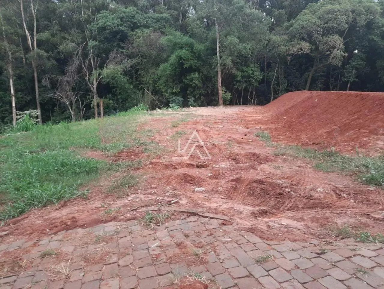 TERRENO NA MORADA DA COLINA