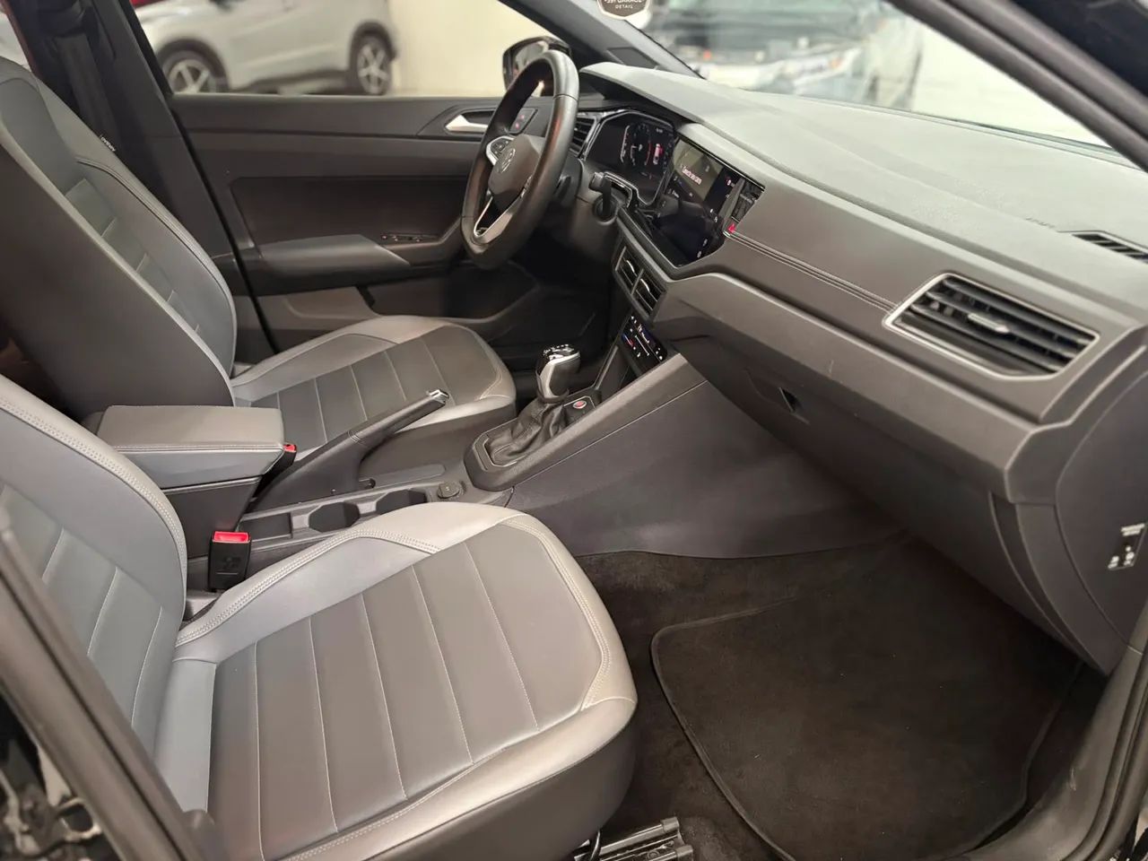Volkswagen Nivus Highline 1.0 200 TSI Flex Aut., foto 9 de 14