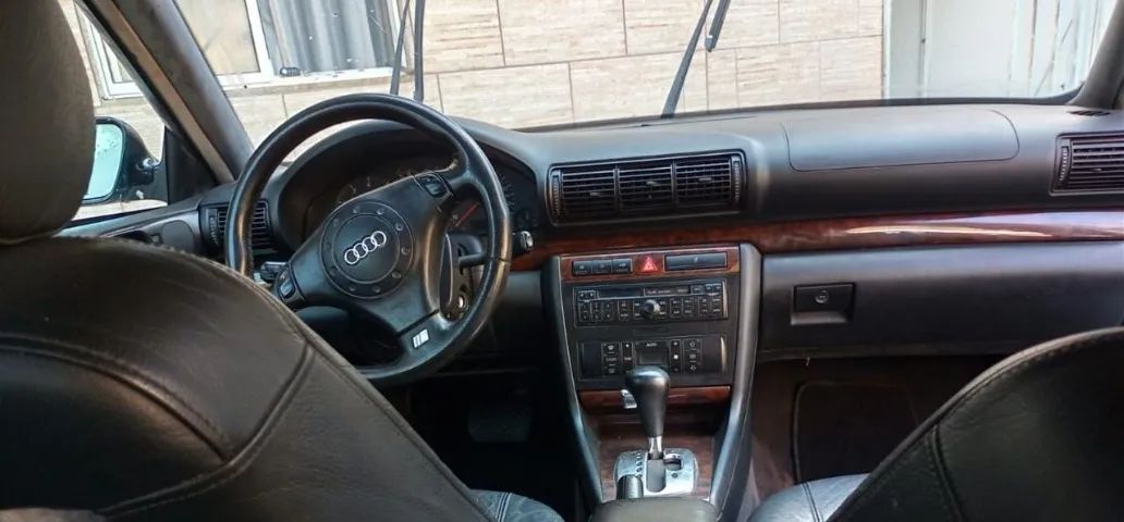 Audi A4 2.4 30V Tip./multitronic 2001