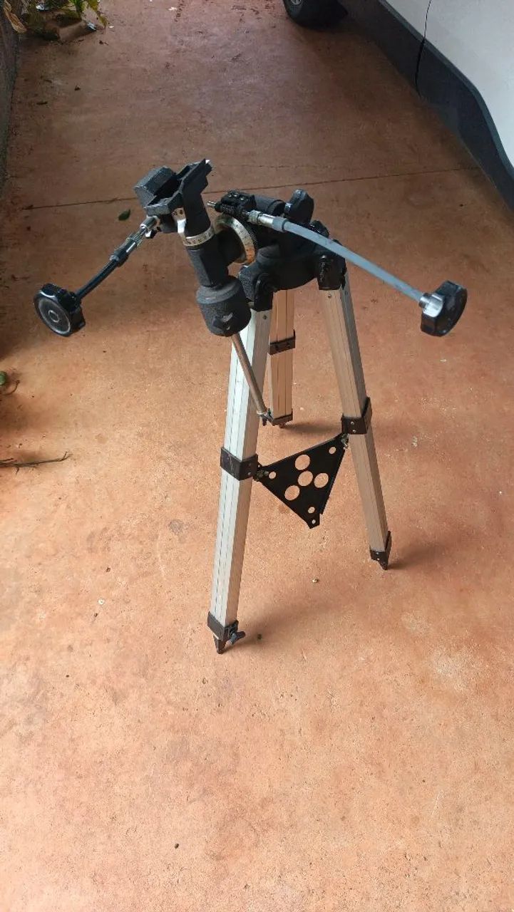 Telescópio refrator portátil da marca Lumina