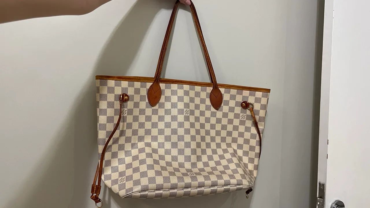 bolsa neverfull louis vuitton branca e cinza 