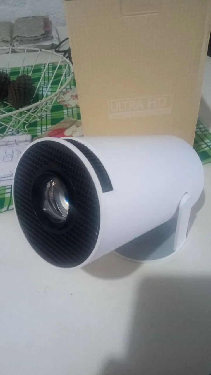 Projetor hy300 na caixa