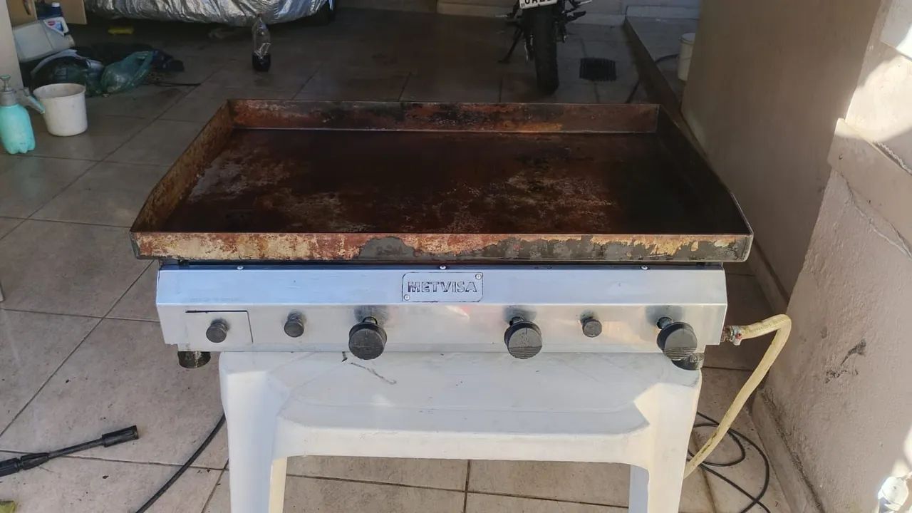 Chapa de inox com três fogareiro 