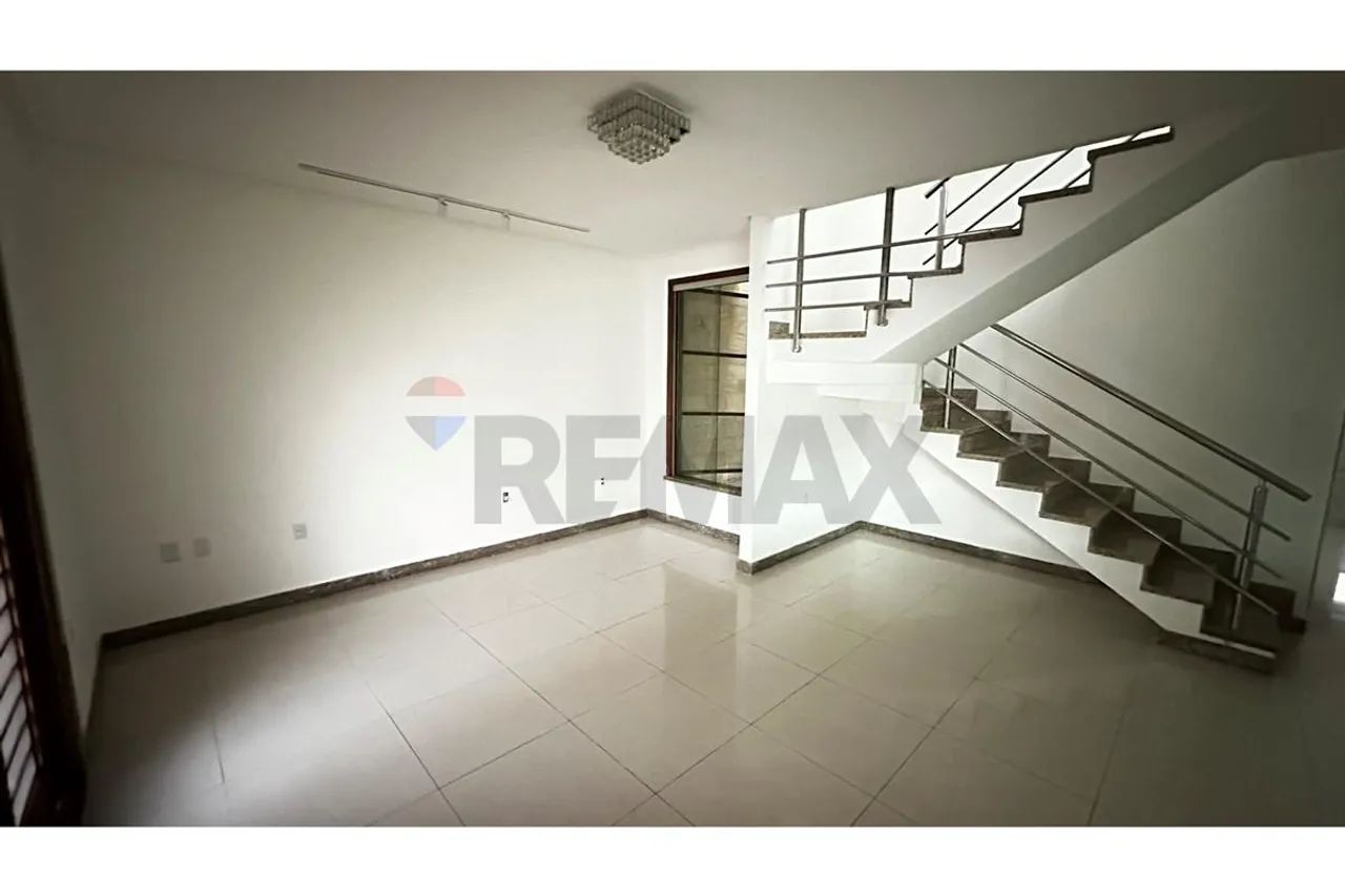 VENDO: Linda Casa, com 2 pavimentos, 4/4 (1 suíte com varanda) - Foto 4
