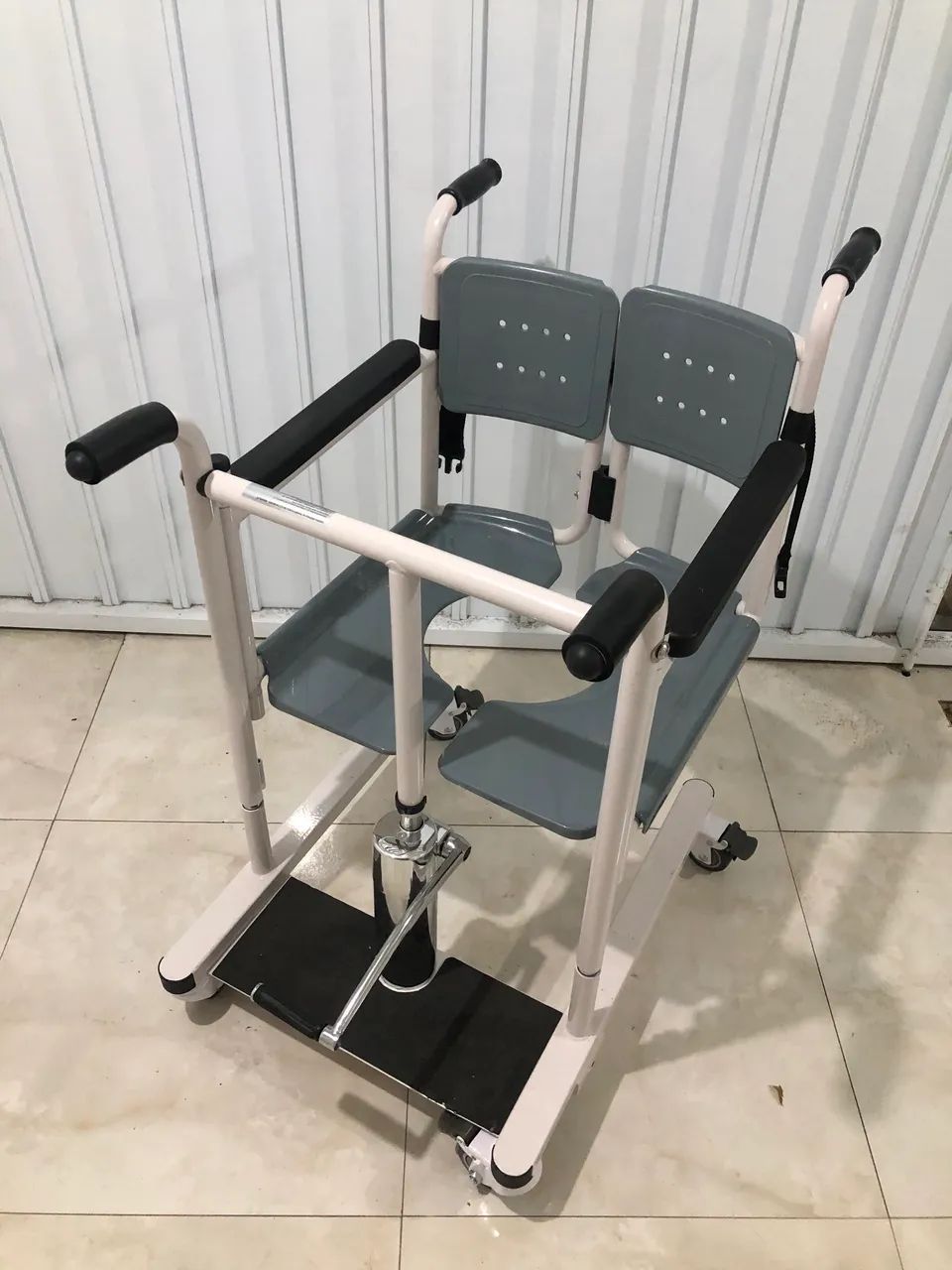 cadeira de transferência para idoso