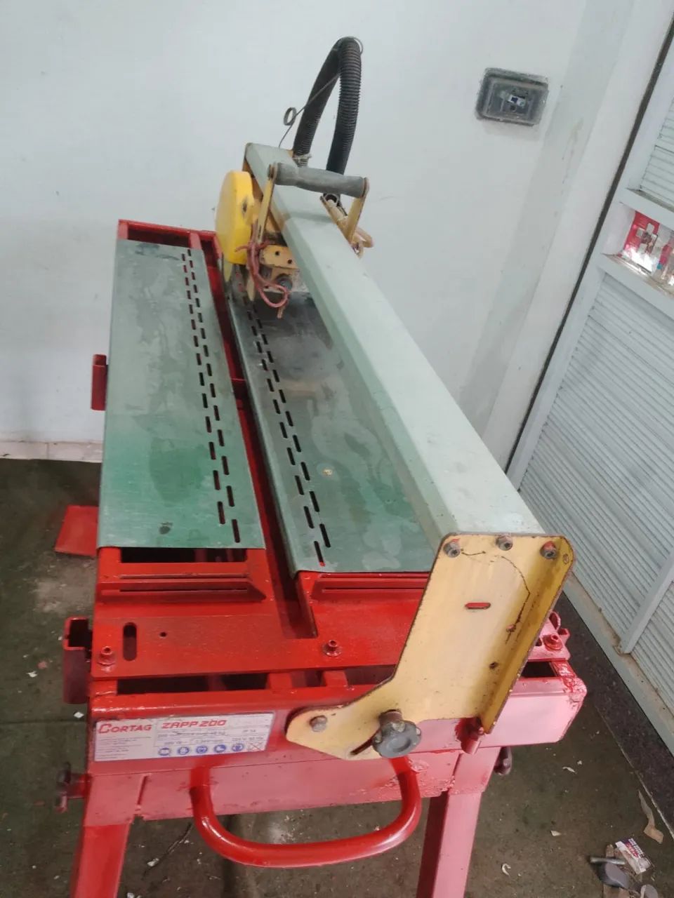 Porcelain and Tile Cutting Machine