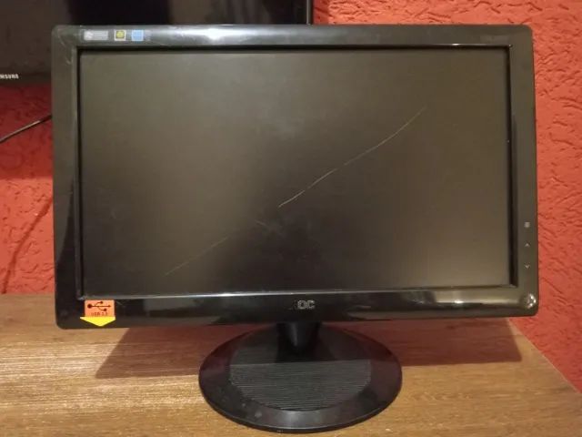 Monitor 18,5' AOC LCD C/Alto-falantes saída Microfone USB-A/USB-B