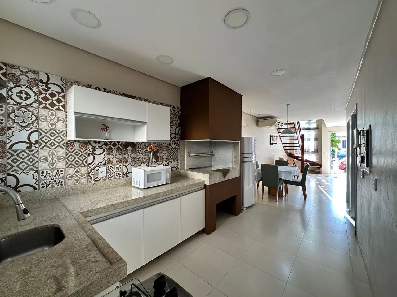 Casa, mobiliada com 4 dormitórios sendo 1 suíte no bairro Hípica, Zona Sul de Porto Alegre - Foto 3