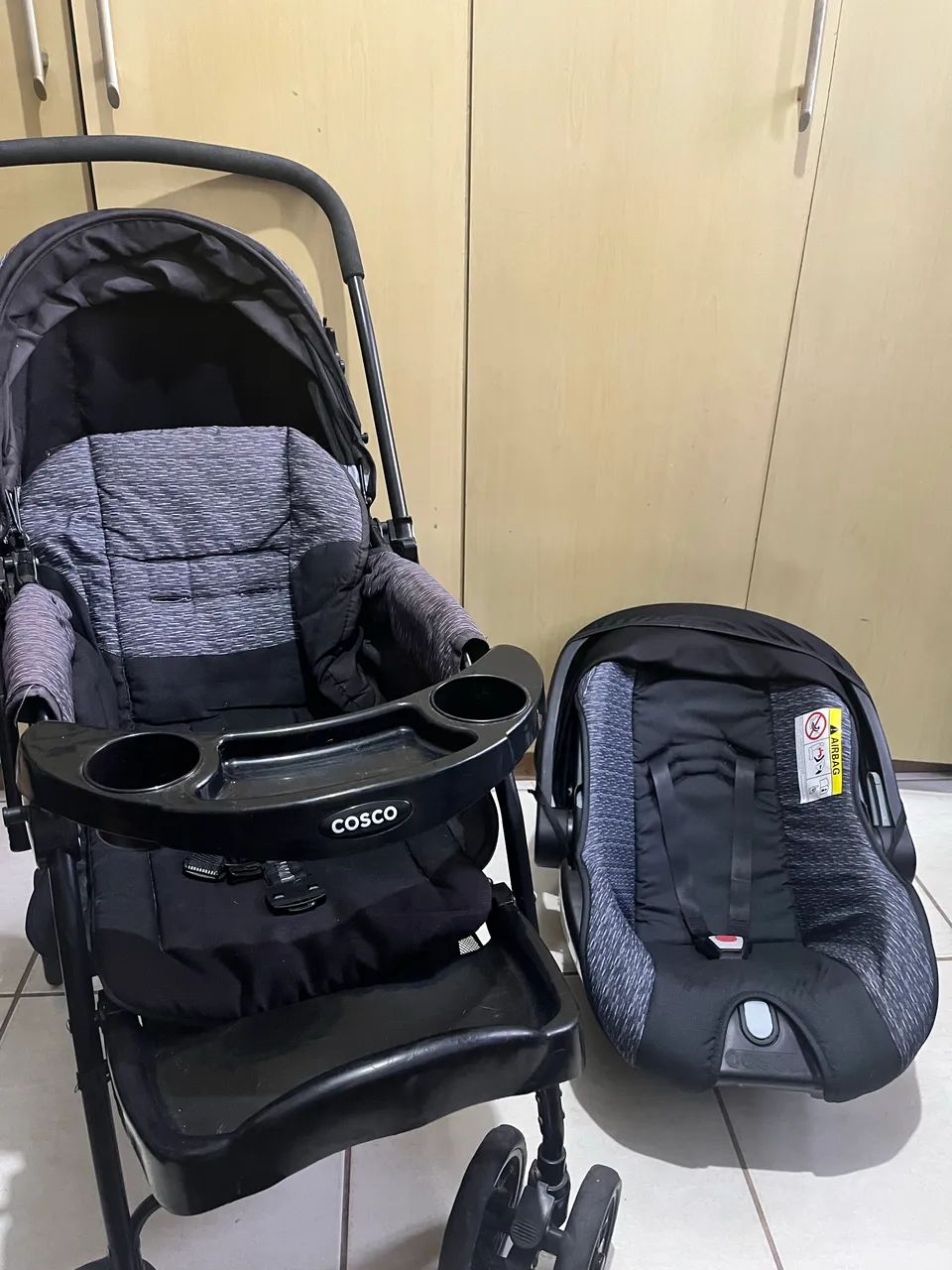 Carrinho + bebê conforto 
