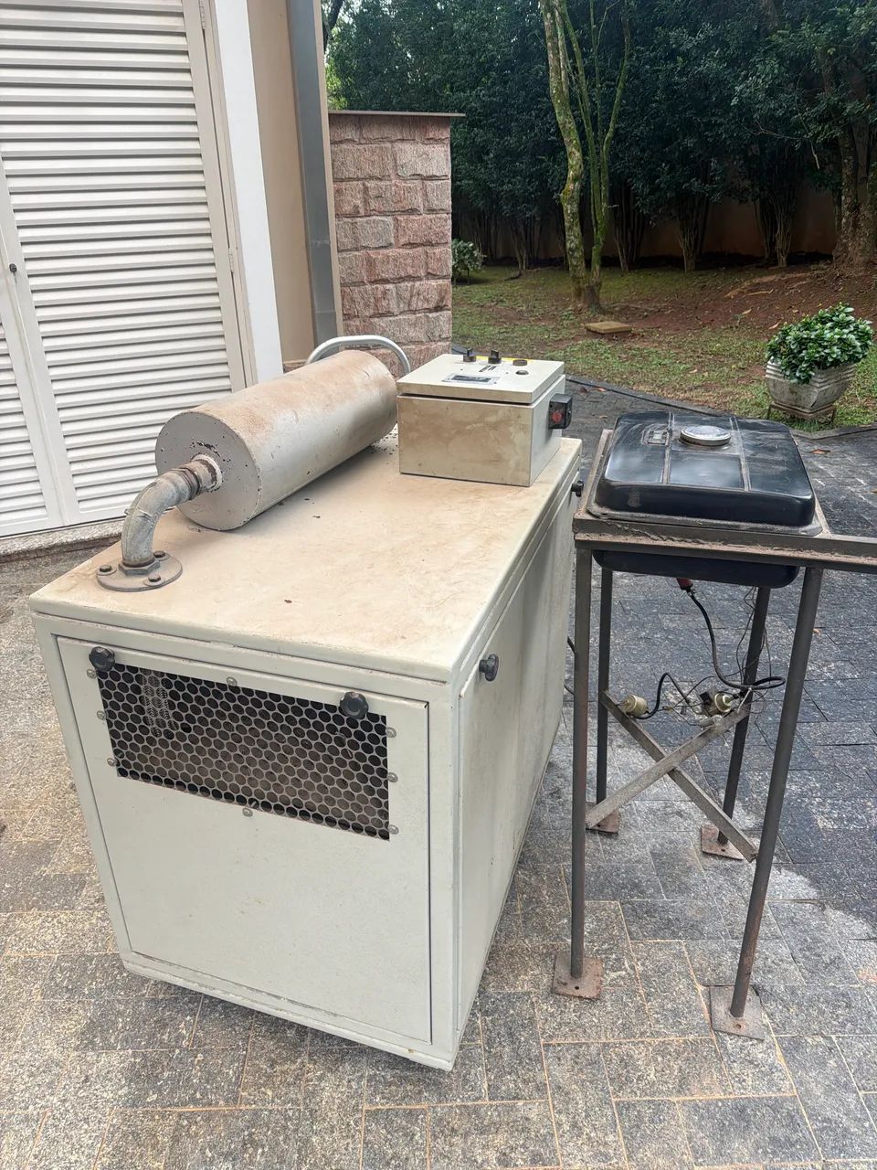 Gerador a Gasolina 12 kVA 110/220V Bifásico Cabinado com Quadro Automático - Foto 4