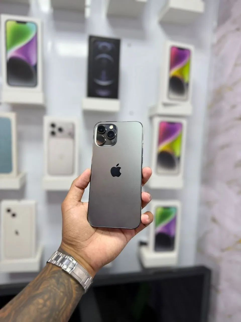 IPHONE 12 PRO MAX 256GB<br>R$ 2.399,00 - Celulares e Smartphones