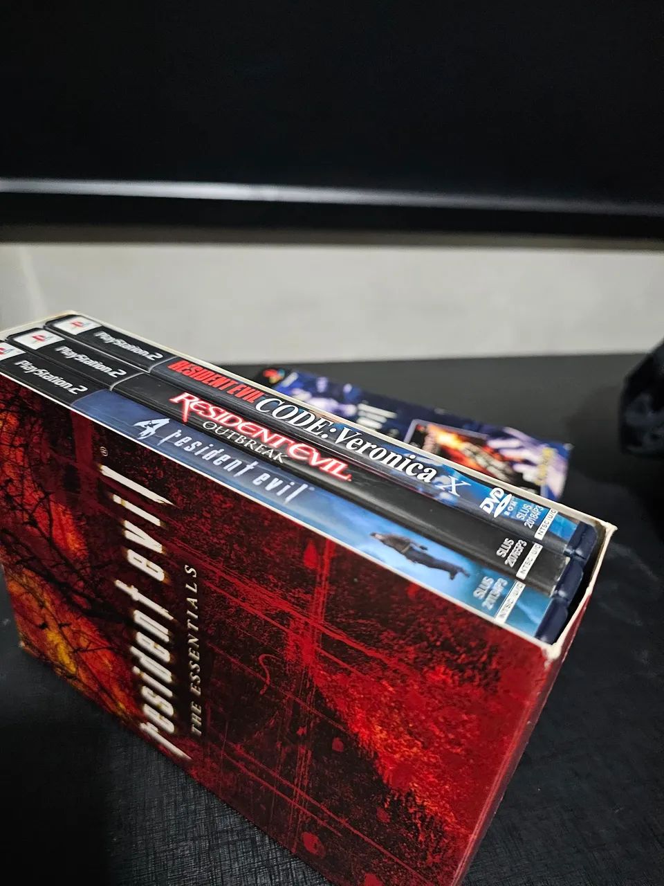 Box Resident Evil The Essentials Ps2 - Foto 4