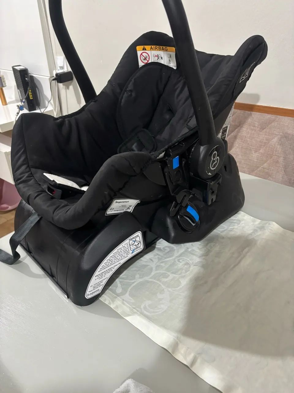 Carrinho de bebê + bebê conforto 
