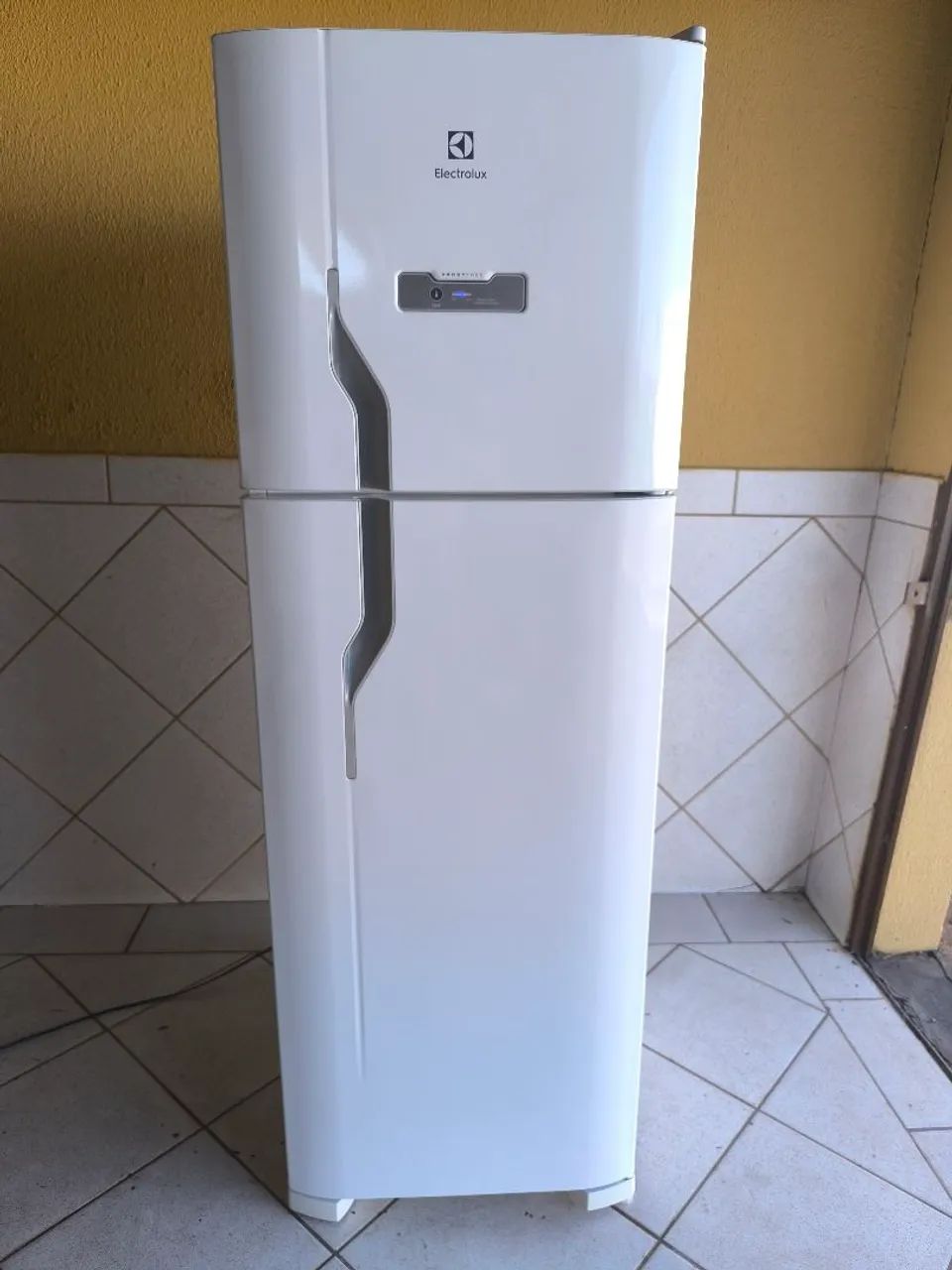 Geladeira Eletrolux (seminova)