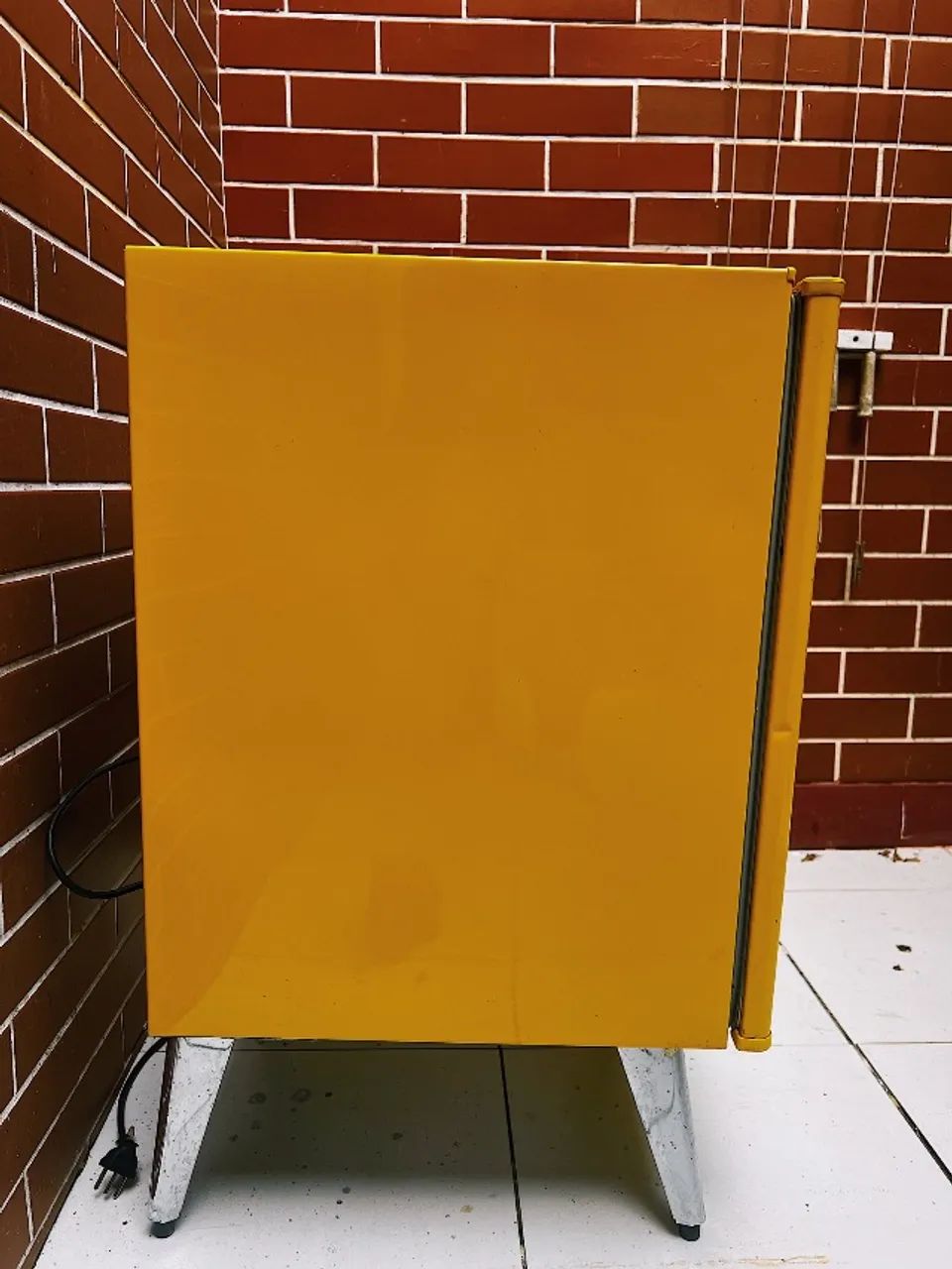 Frigobar Brastemp Retrô Amarelo - Foto 2