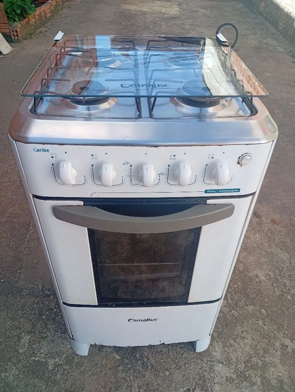 Fogão conservado funciona tudo 