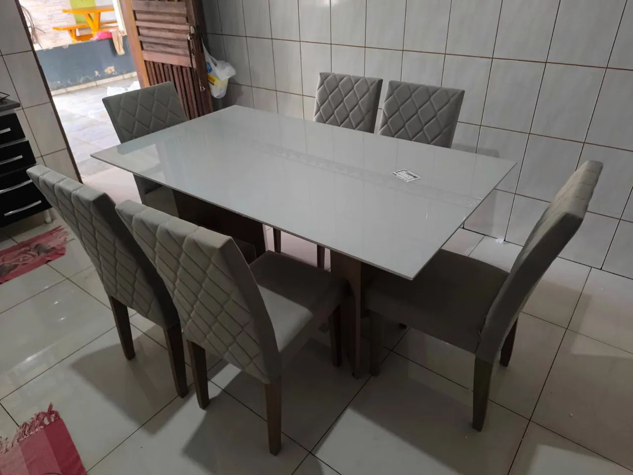Mesa de jantar com 6 cadeiras novas 