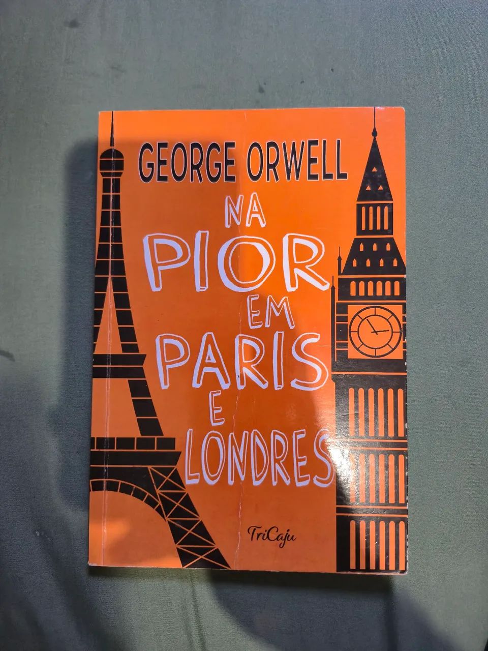 Na pior em Paris e Londres! Usado.  Entrega via correios. 
