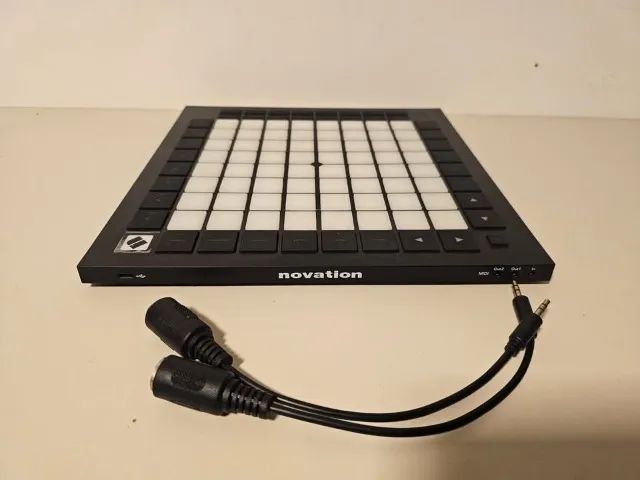 Controlador Novation Launchpad Pro MK3 com cabos - Foto 3