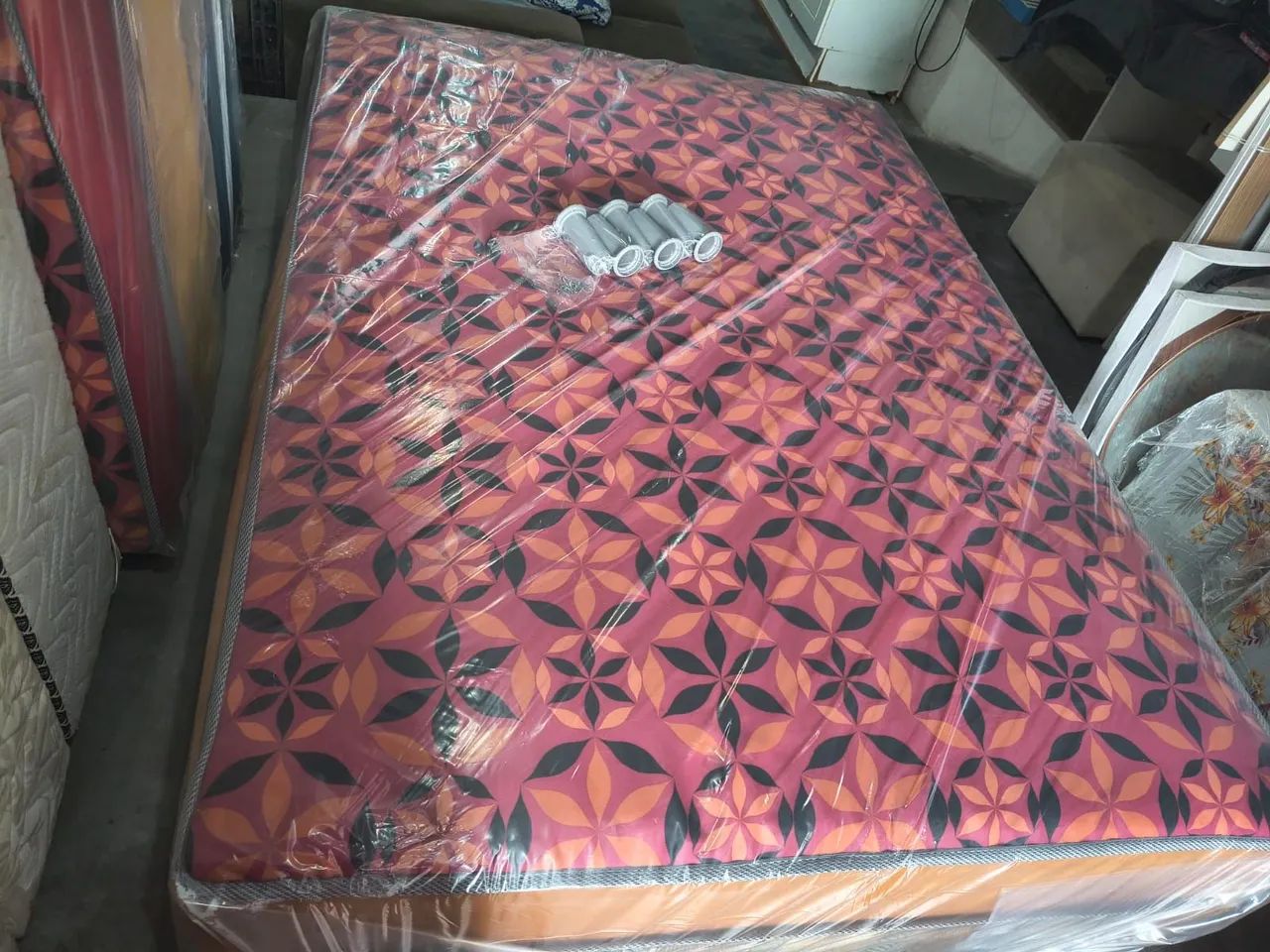 Cama Box casal de molas bonnel( nova)