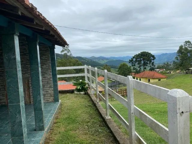 Linda Chácara de 320m2 no alto da Mantiqueira em Delfim Moreira-MG 