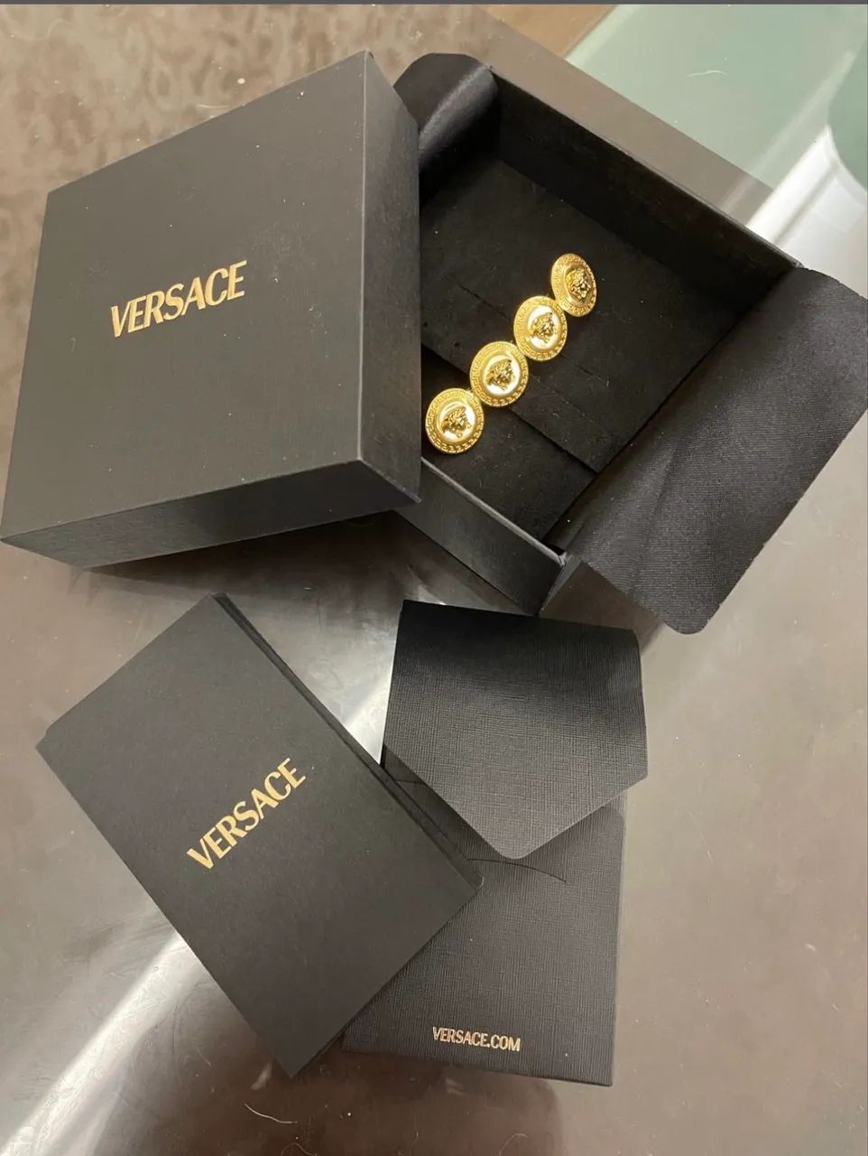 Pregadeira Versace original dourada com logo - Foto 4