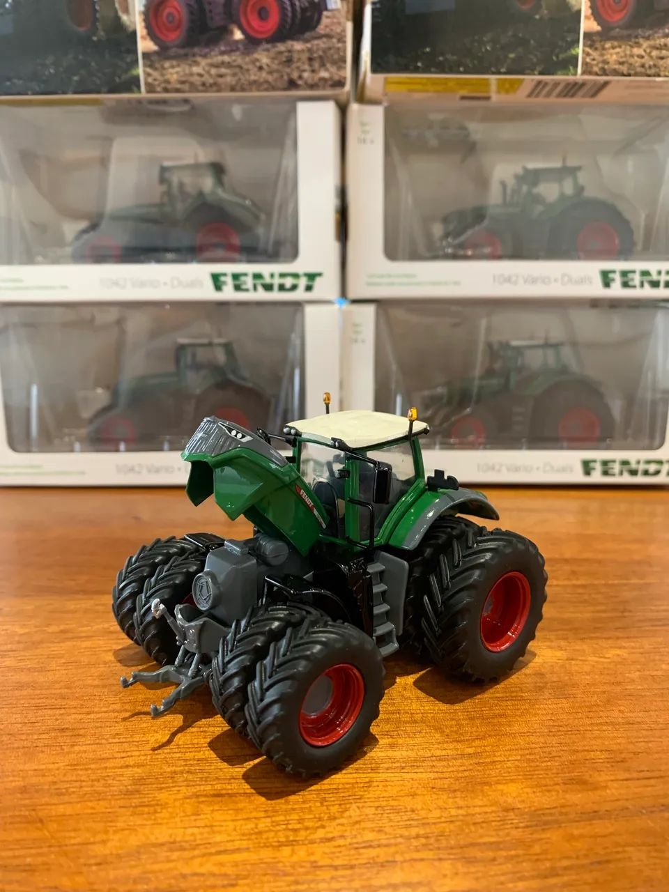 Miniatura trator Fendt 1042 duals 1/64 - Foto 5