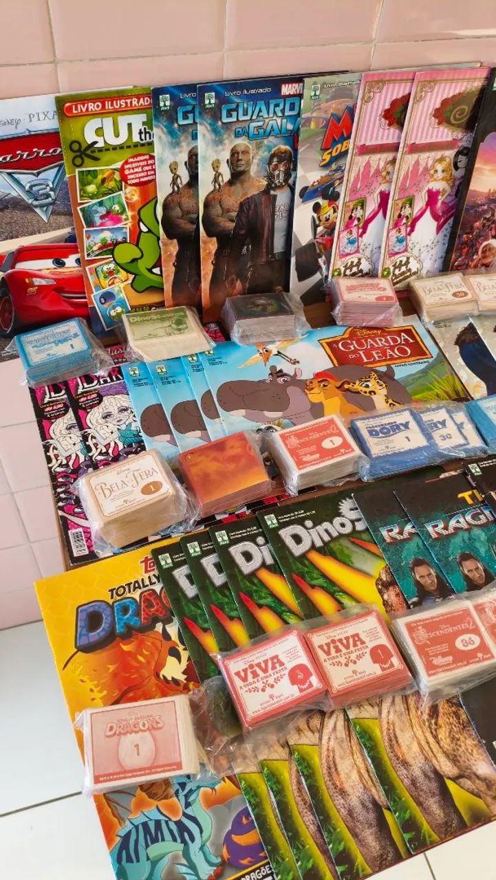 29 Álbuns completos com figurinhas pra Colar ( Veja descrição) - Foto 2