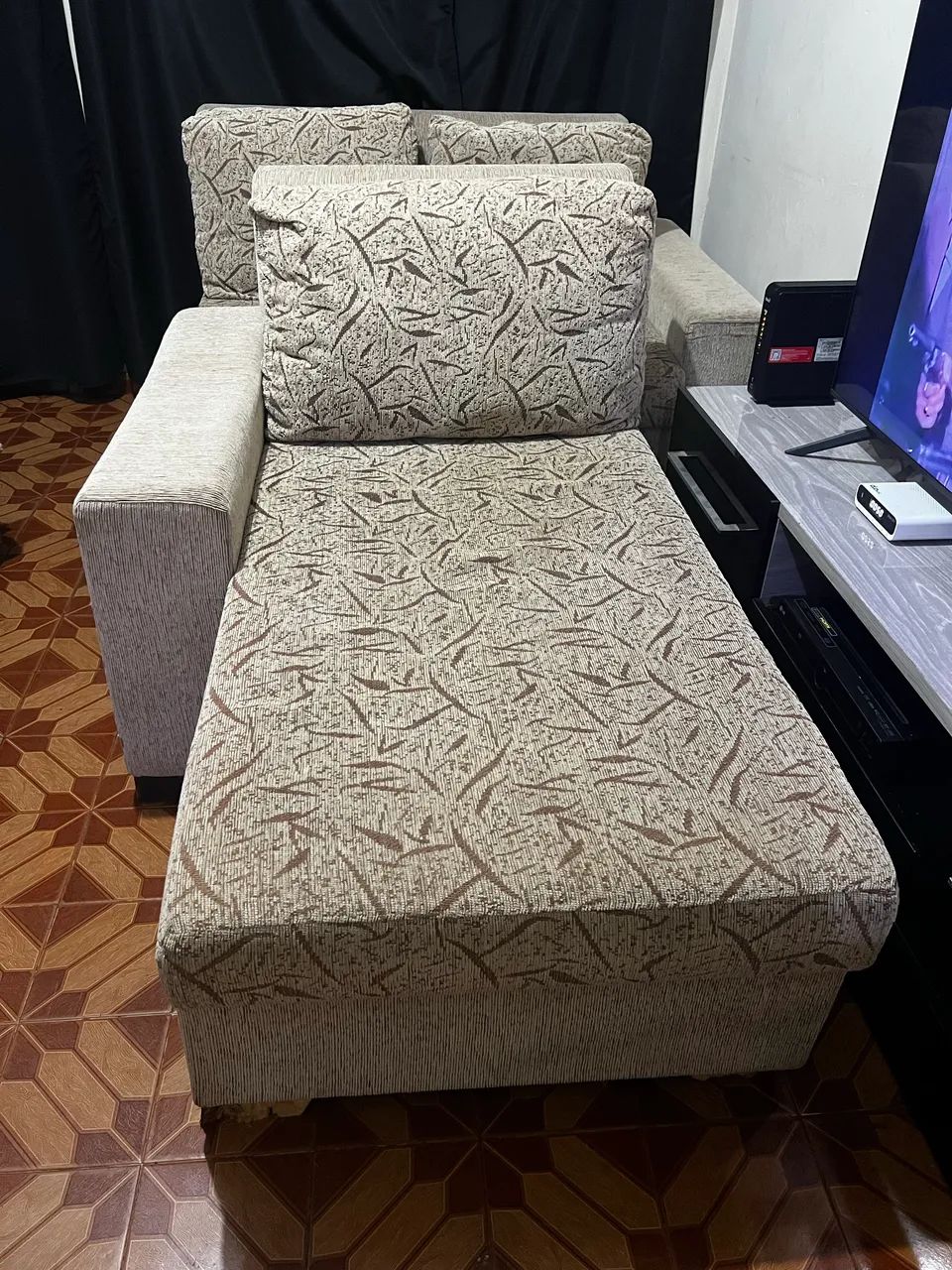 Sofá Retrátil com Chaise 3 Lugares - Muito Conservado - Foto 2