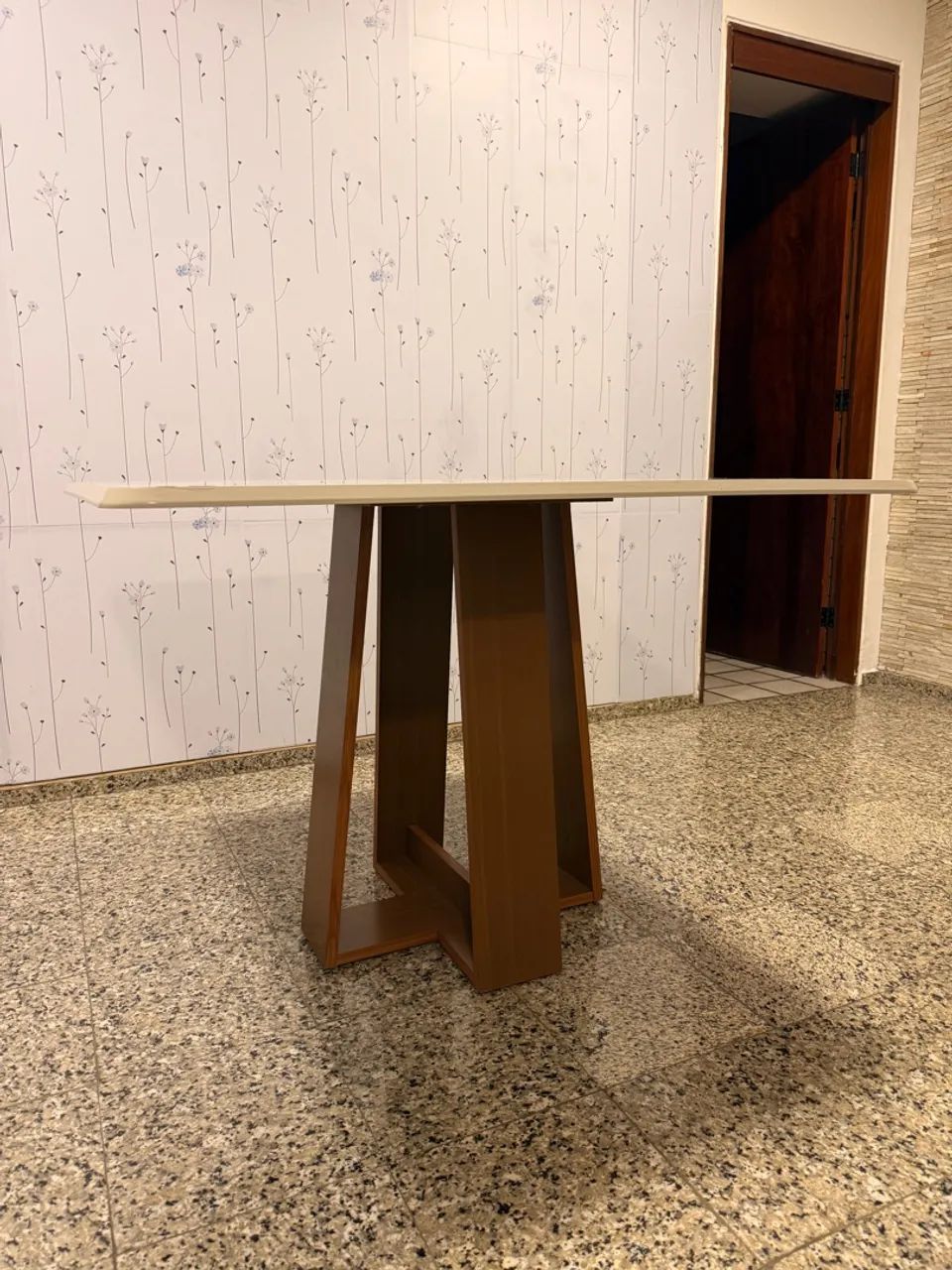 Mesa e 4 cadeiras  - Foto 3
