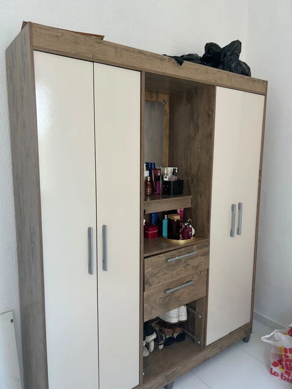 Vende-se Guarda Roupa Casal