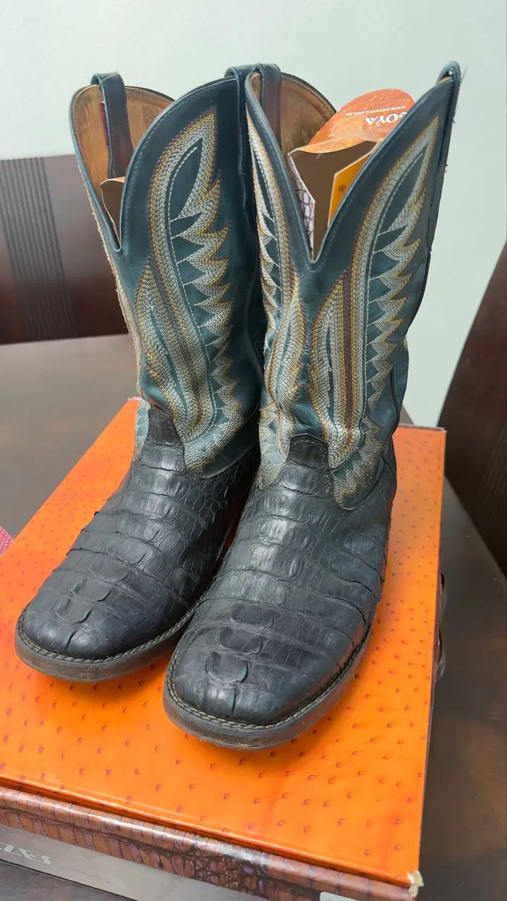 Bota em couro de jacaré 