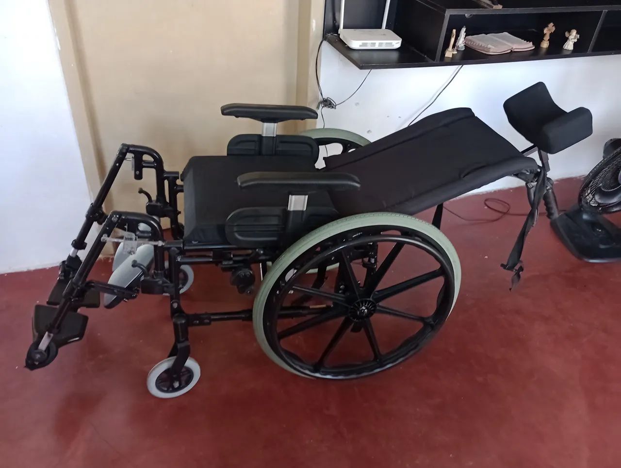 Cadeira de rodas reclinávei 