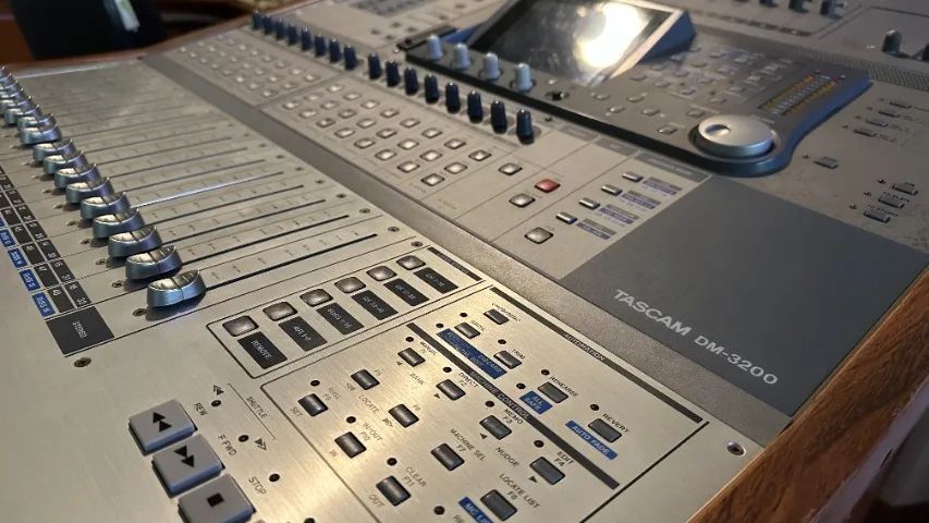 Mesa de Som Digital Tascam DM-3200 - Foto 5