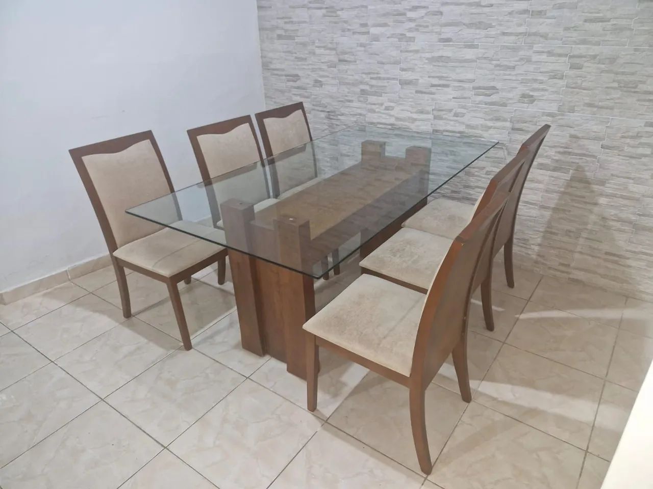 Mesa de jantar madeira com vidro (sem cadeiras)