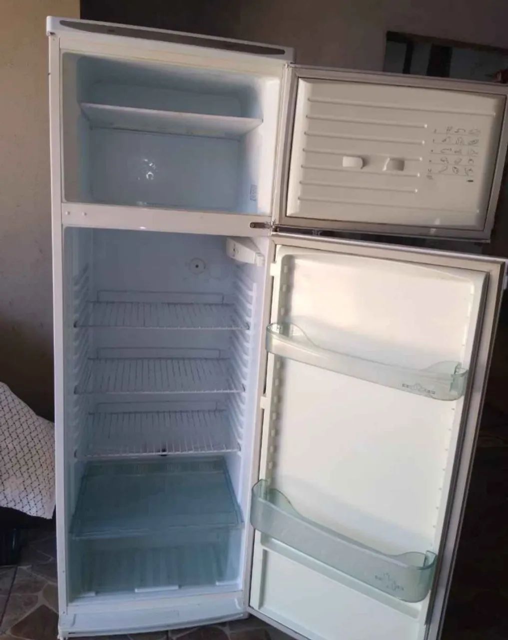 Geladeira Dako gelando muito ( leia o anúncio) - Foto 2