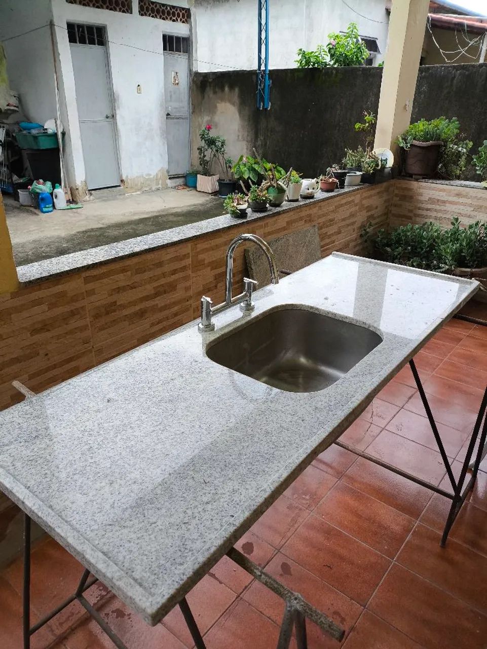 Pia de cozinha em granito com torneira misturador  - Foto 6