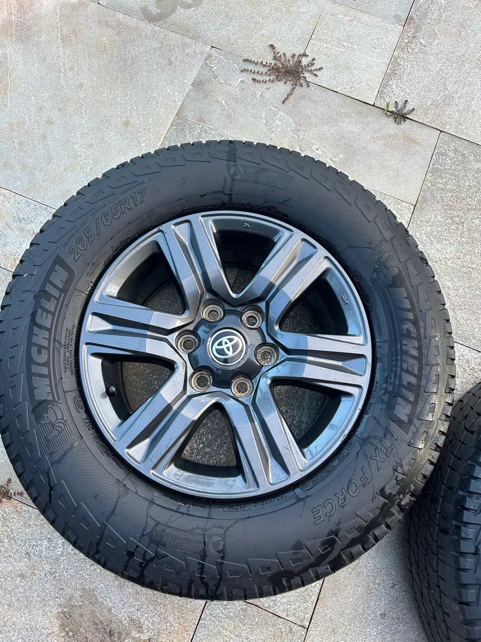 JOGO DE RODA HILUX ORIGINAL ARO 17 + PNEUS MICHELIN LTX FORCE MUITO NOVOS - Foto 2