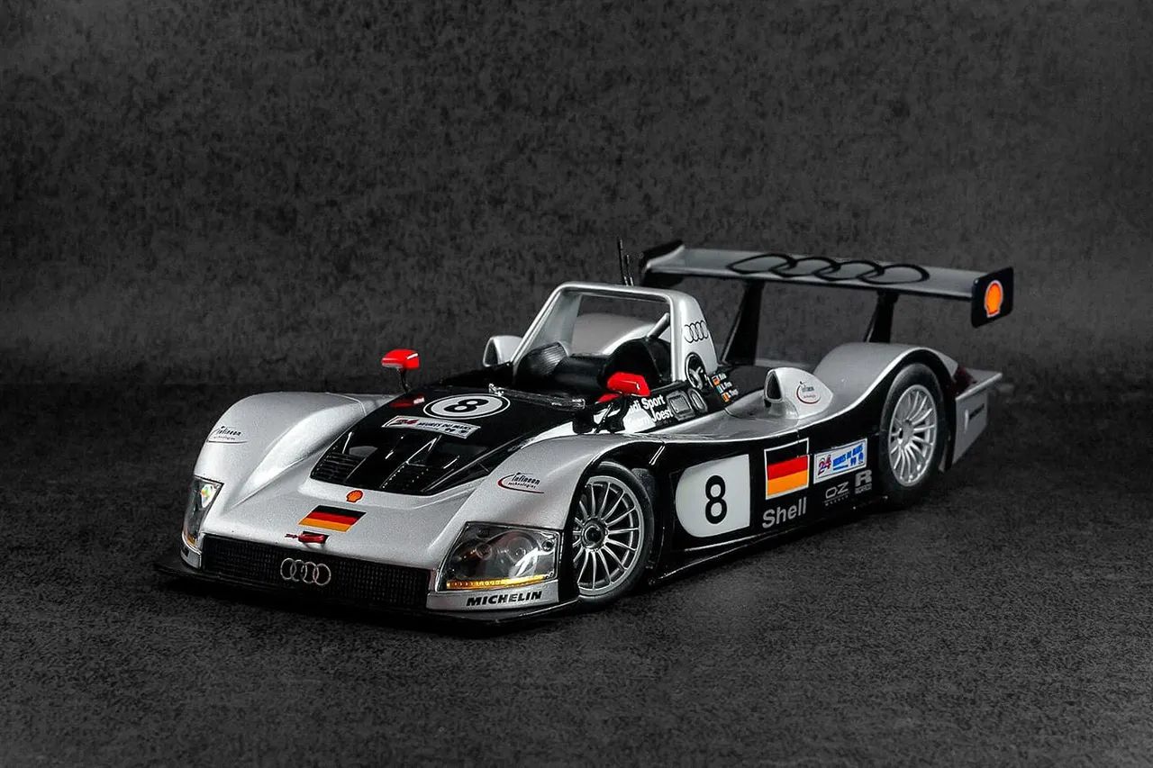 MAISTO製 アウディーＲ8R　　 ル・マン1999　1/18 　中古品 Audi R8R Le Mans 1999 Maisto 1:18 - Impecável completo c/ caixa e