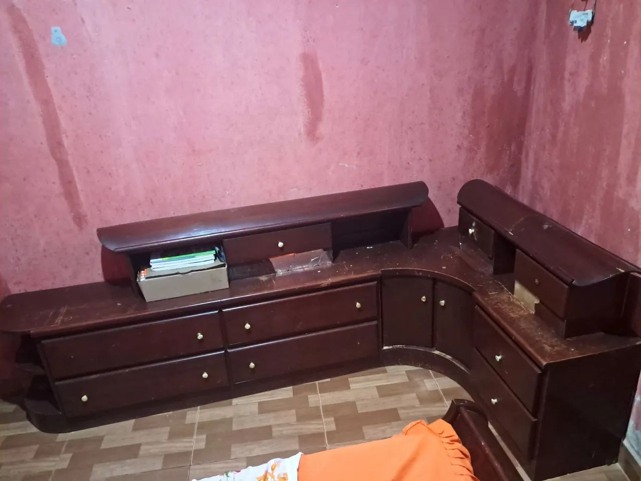 Vendo Jogo de Cama e Cômoda de Madeira e colchão Planejado - Foto 4