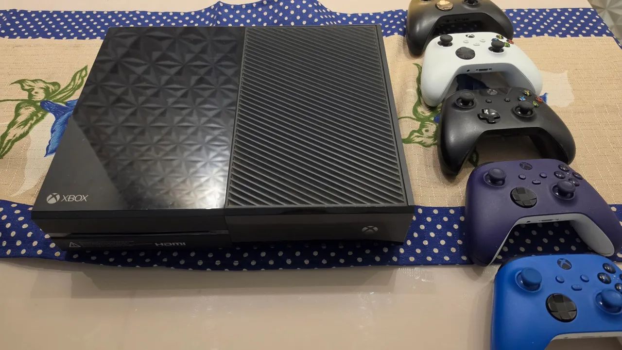 X Box One + Controles + Jogos - Foto 2